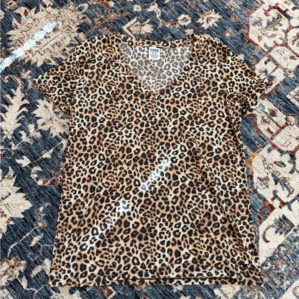 PINK Victoria's Secret Leopard V‑Neck Short Sleeve Tee - Brown/Black